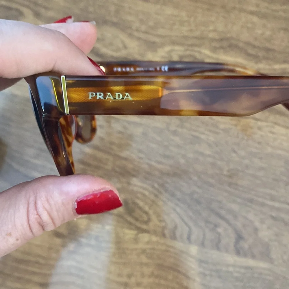 Prada sunglasses; tortoise frames; original case and box unisex - Picture 11 of 13
